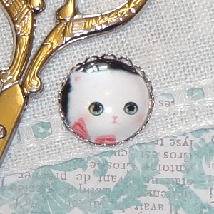 Cat on the Town Needle Minder