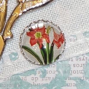 click here to view larger image of Amaryllis Needle Minder (accessory)