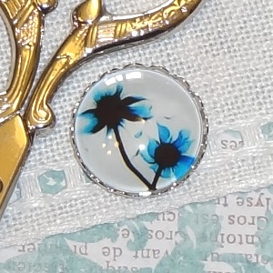 click here to view larger image of Blue Flower Needle Minder (accessory)