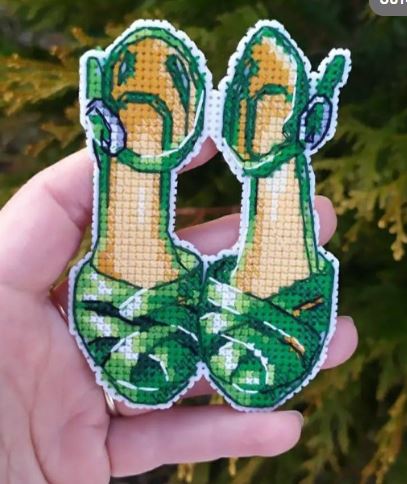 click here to view larger image of Embroidery Kit Green Shoes (counted cross stitch kit)