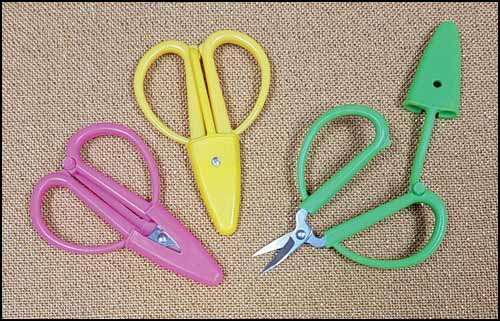 click here to view larger image of Mighty Mite Mini Embroidery Scissors - Pack of 3 (accessory)